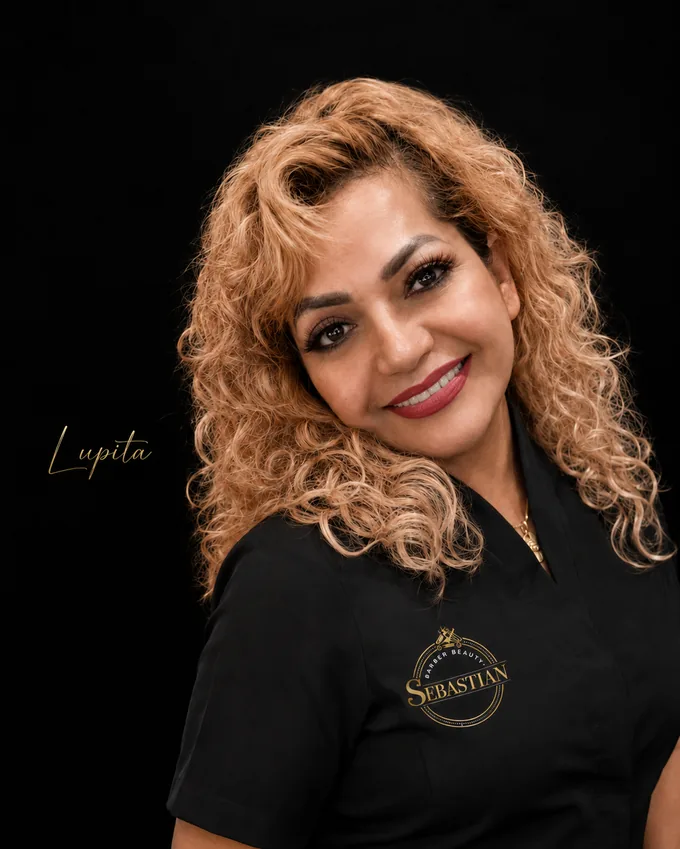 María, del equipo de Sebastian Barber Beauty Salon